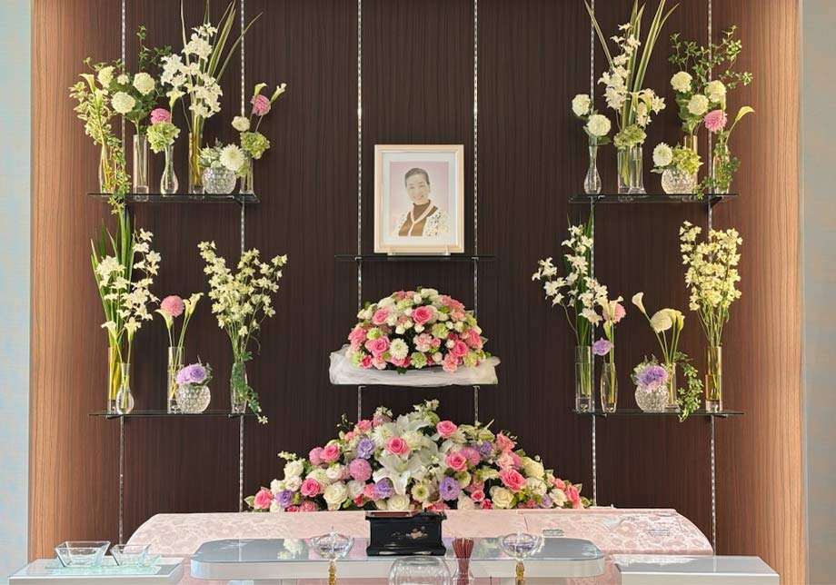 シティホール狭山中央の小ホール祭壇２